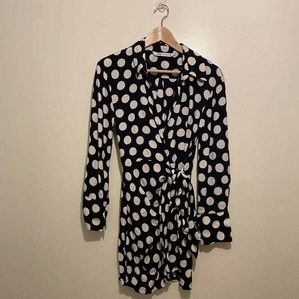 Zara Black and White Polka Dot Wrap mini dress. Size Xs. Style 7903/052/064 - Picture 4 of 10